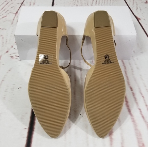 Women's Slightly Wedged Patent Flats - Picture 4 of 8